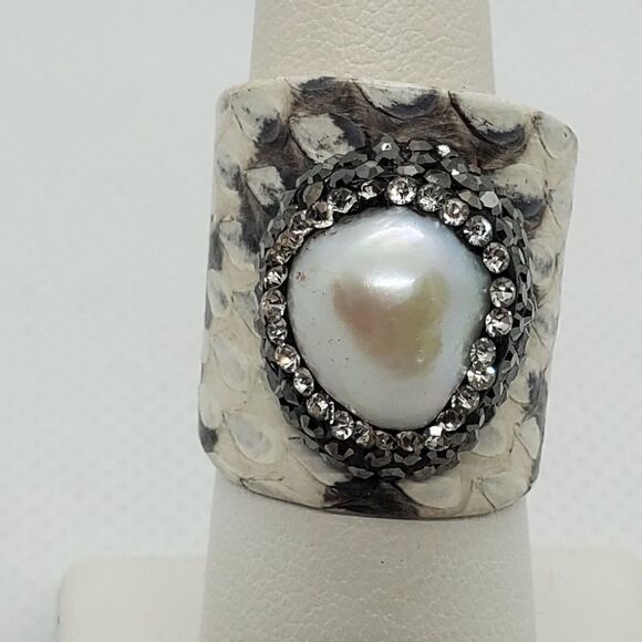 Unique White & Gray Bracelet & Ring Set - Picture 2 of 11